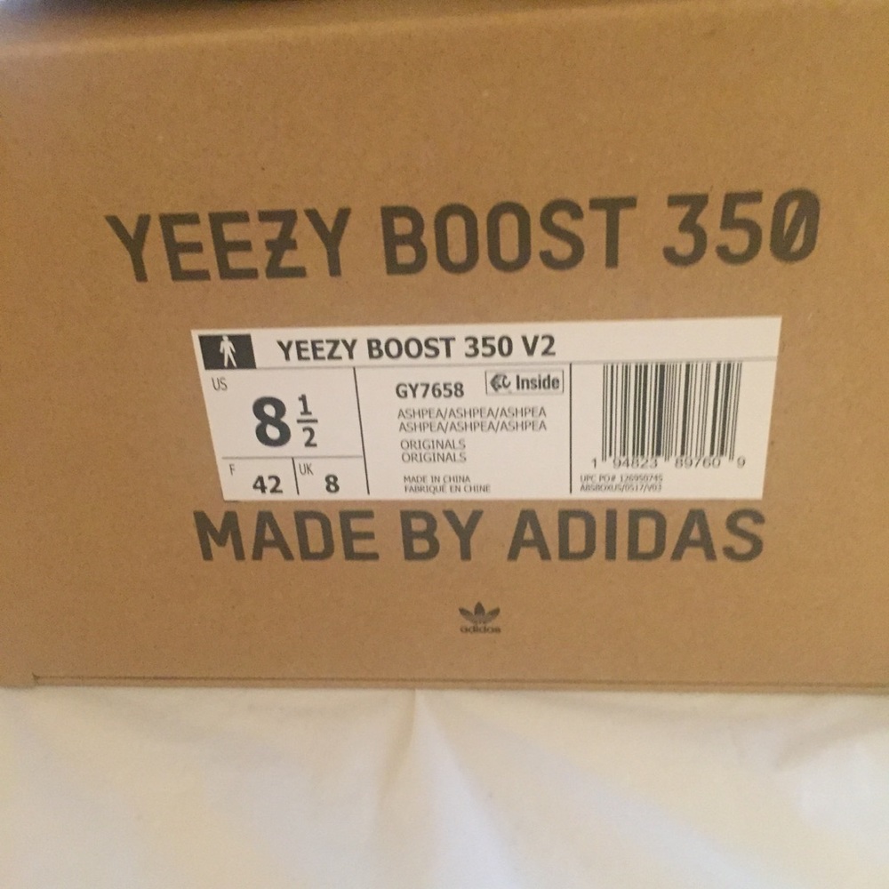 NWT Yeezy Boost 350 v2 - Picture 7 of 7
